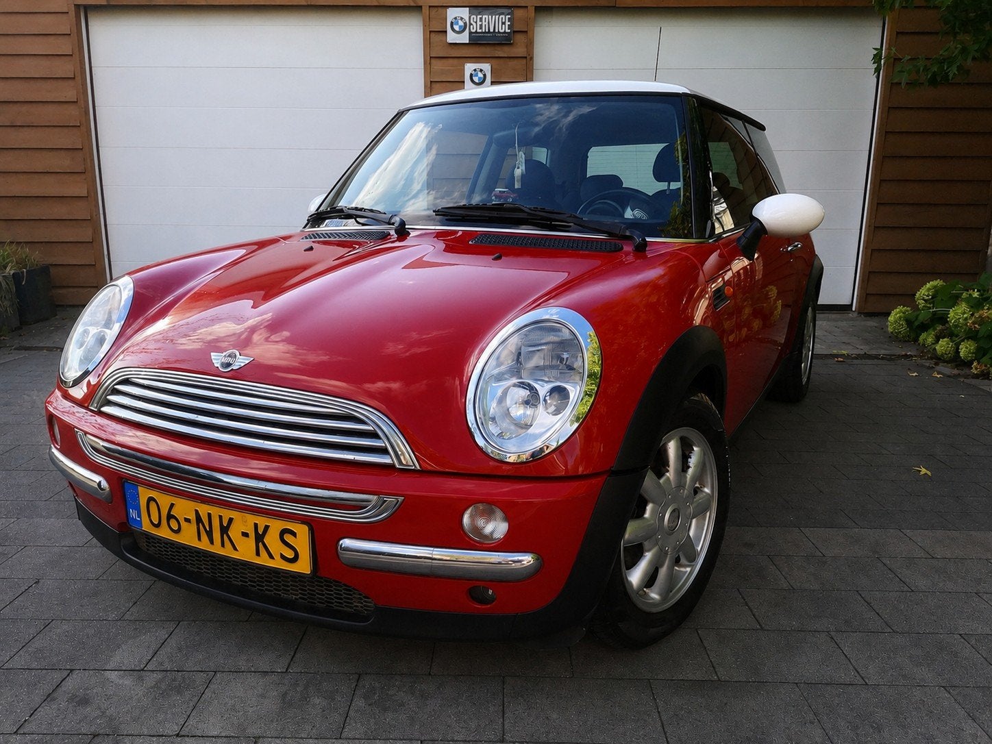 Mini 1.6 Cooper - 2003 - 228k - APK November 2026 - Rood, Auto's, Voorwielaandrijving, 15 km/l, 4 cilinders, 4 stoelen
