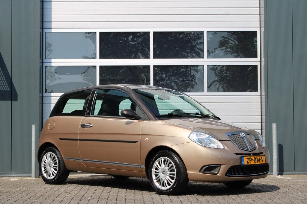 Lancia Ypsilon 1.4-16V Oro Automaat Clima/Elek.Ramen/C.V/Rad, 970 kg, Metallic lak, Bruin, 400 kg