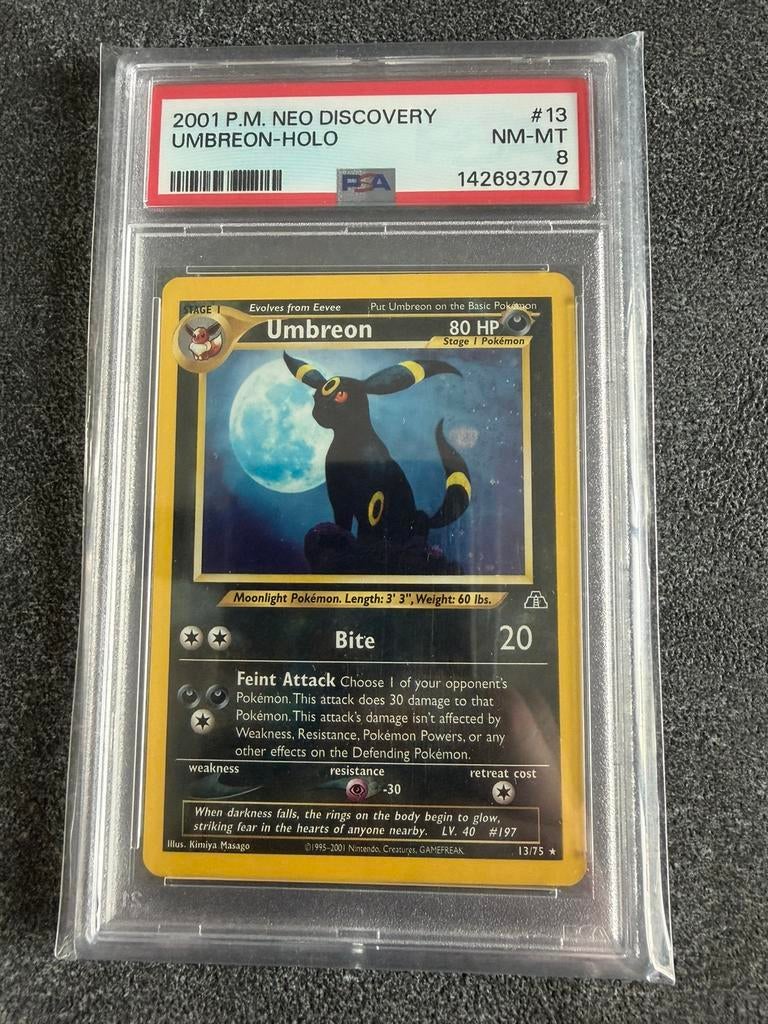 Umbreon holo 13/75 Pokémon Neo Discovery Graded PSA 8, Ophalen of Verzenden, Zo goed als nieuw