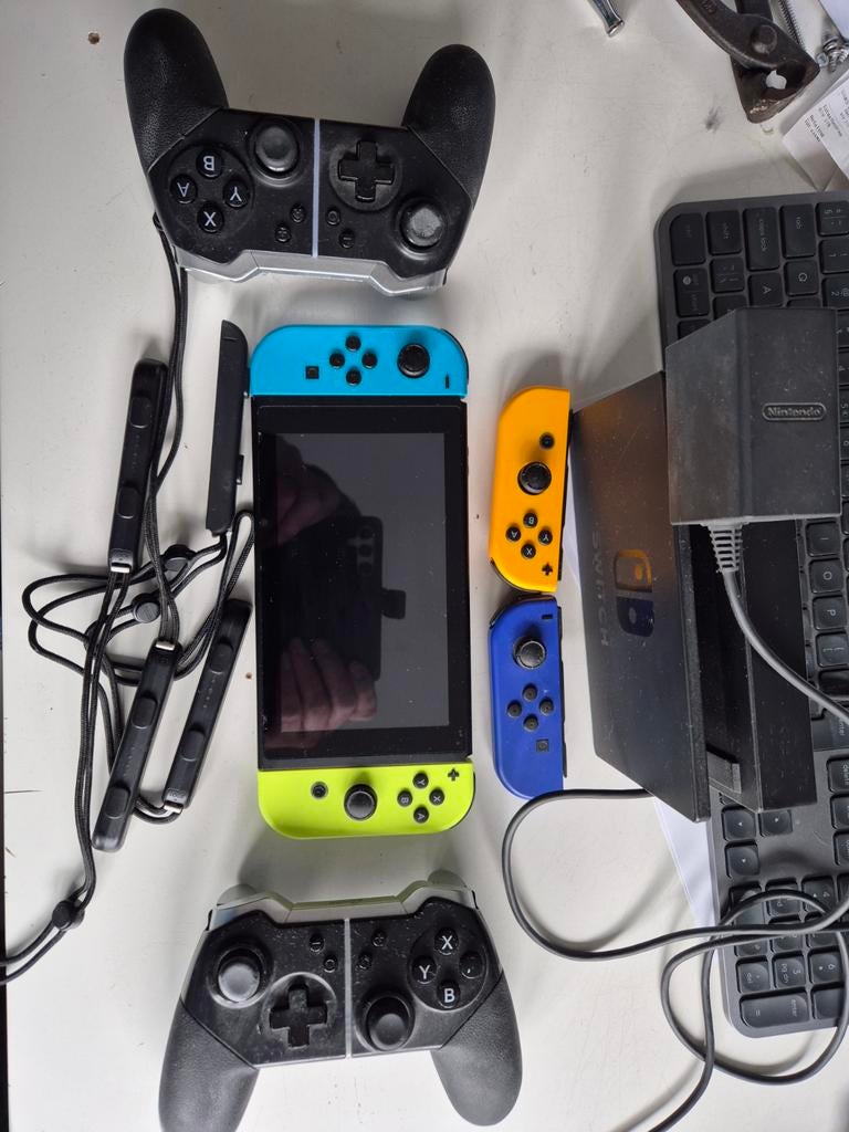 Nintendo switch 1.0, Ophalen, Zo goed als nieuw, Met 3 controllers of meer, Switch Original