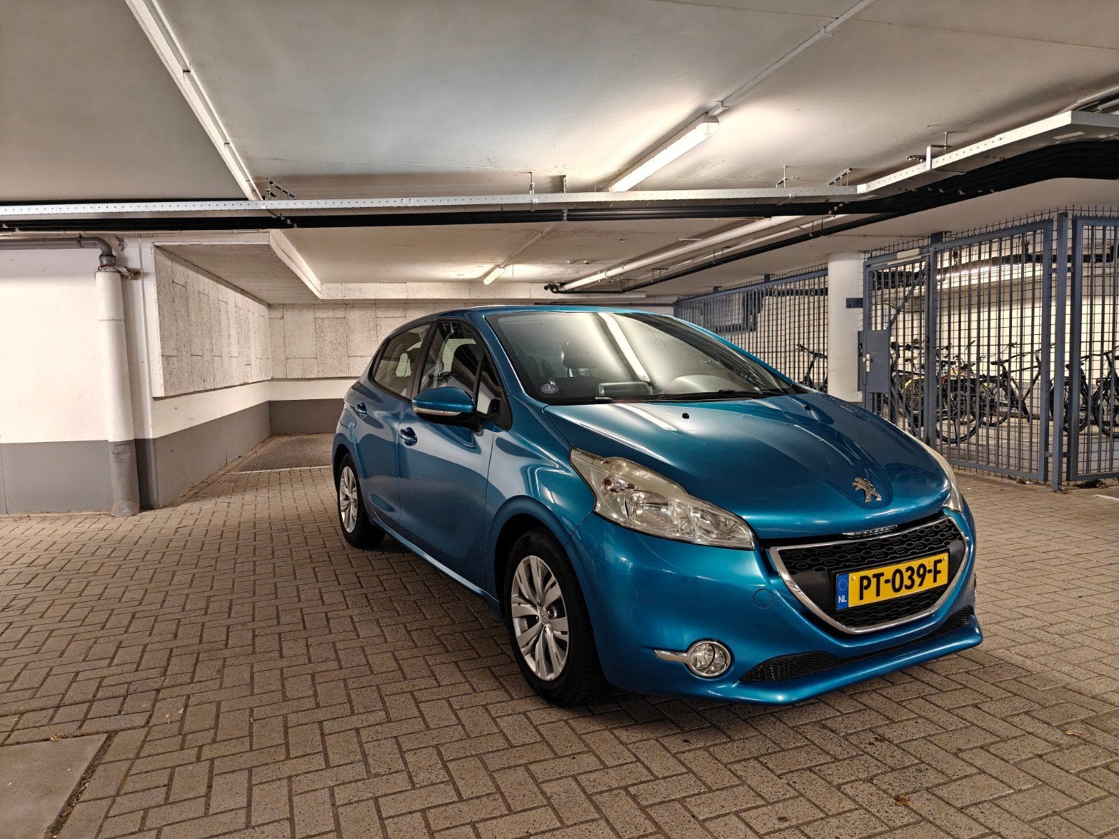 Peugeot 208 1.4 VTI 70KW/95PK 5-D 2012 Blauw, Auto's, Voorwielaandrijving, 40 €/maand, Blauw, Handgeschakeld