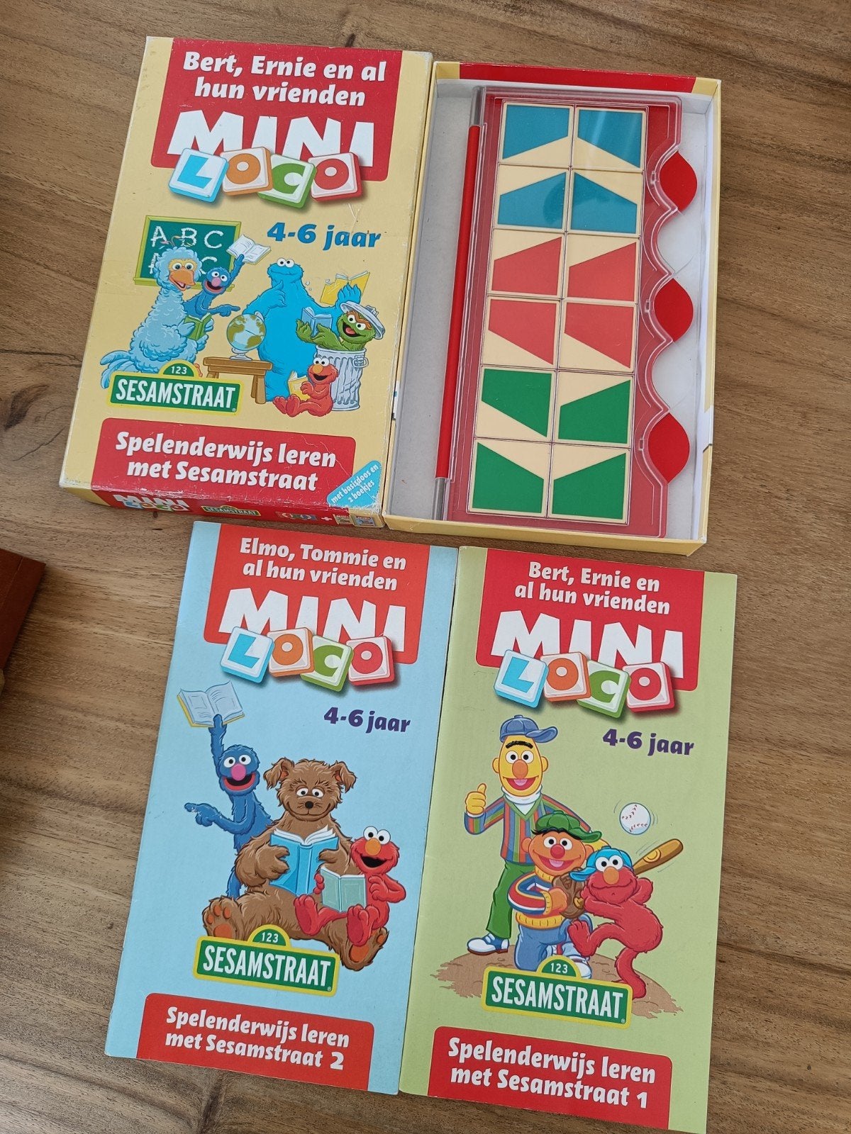 Mini Loco set Sesamstraat met 2 boekjes en tegeldoos, Kinderen en Baby's, Speelgoed | Educatief en Creatief, Ophalen of Verzenden