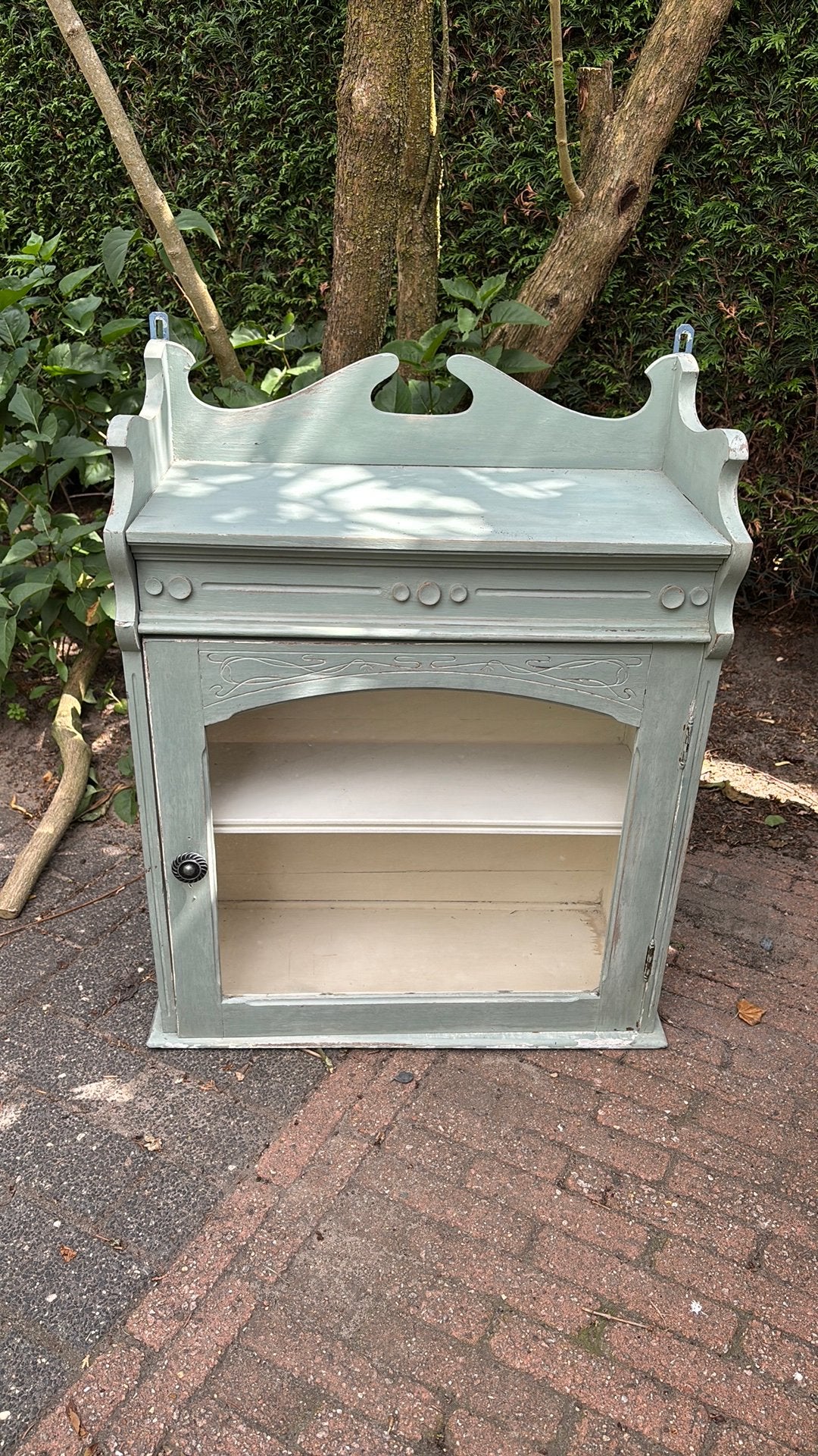 Vintage brocante houten vitrine kastje aan muur, Huis en Inrichting, Ophalen, Gebruikt, 50 tot 100 cm, Minder dan 100 cm