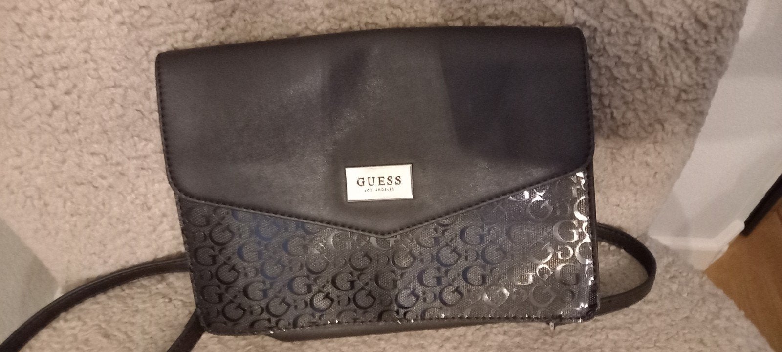 Guess zwarte leren schoudertas, Sieraden, Tassen en Uiterlijk, Tassen | Schoudertassen, Overige merken, Gebruikt, Zwart, Ophalen of Verzenden