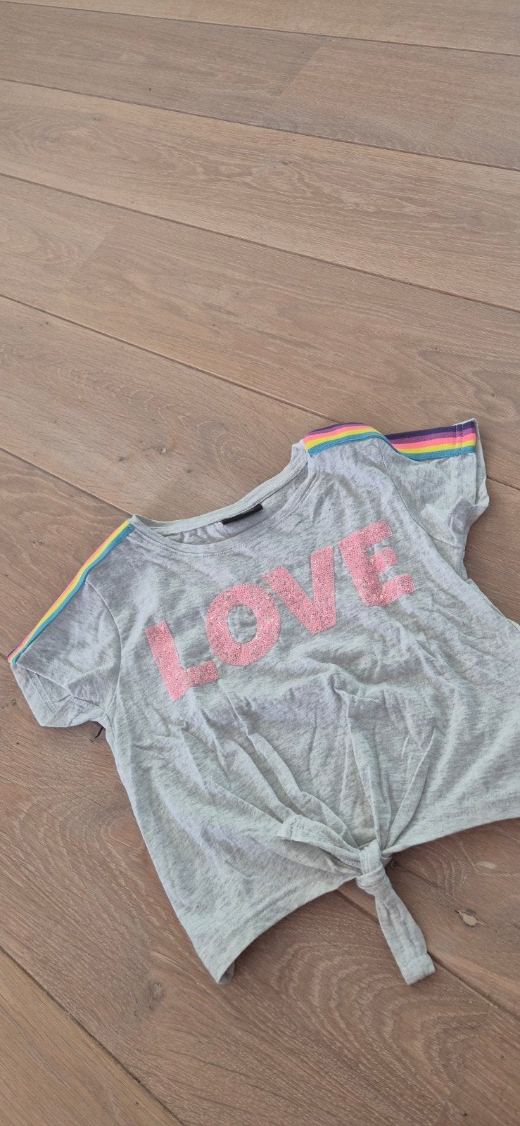 T-shirt maat 134/140 met 'LOVE' opdruk, Kinderen en Baby's, Gebruikt, Meisje, Ophalen of Verzenden, Shirt of Longsleeve