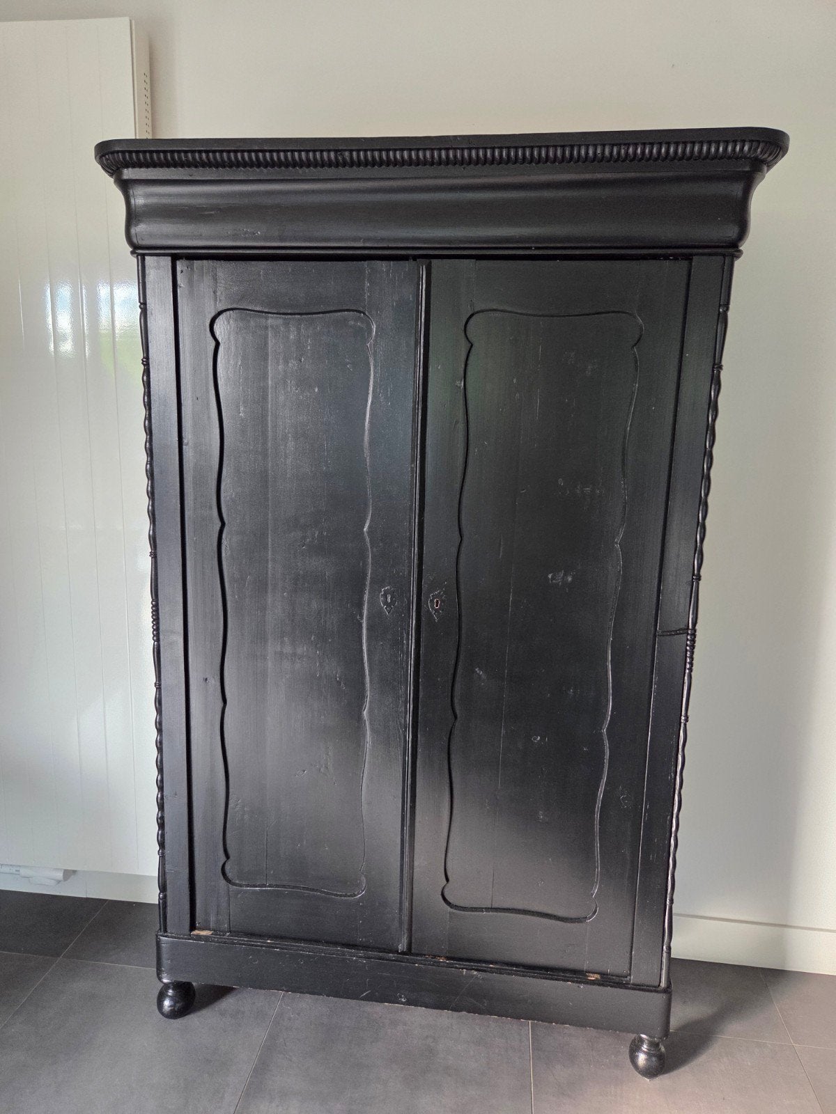 Mooie zwarte biedermeier, meidenkast kast, Antiek en Kunst, Ophalen