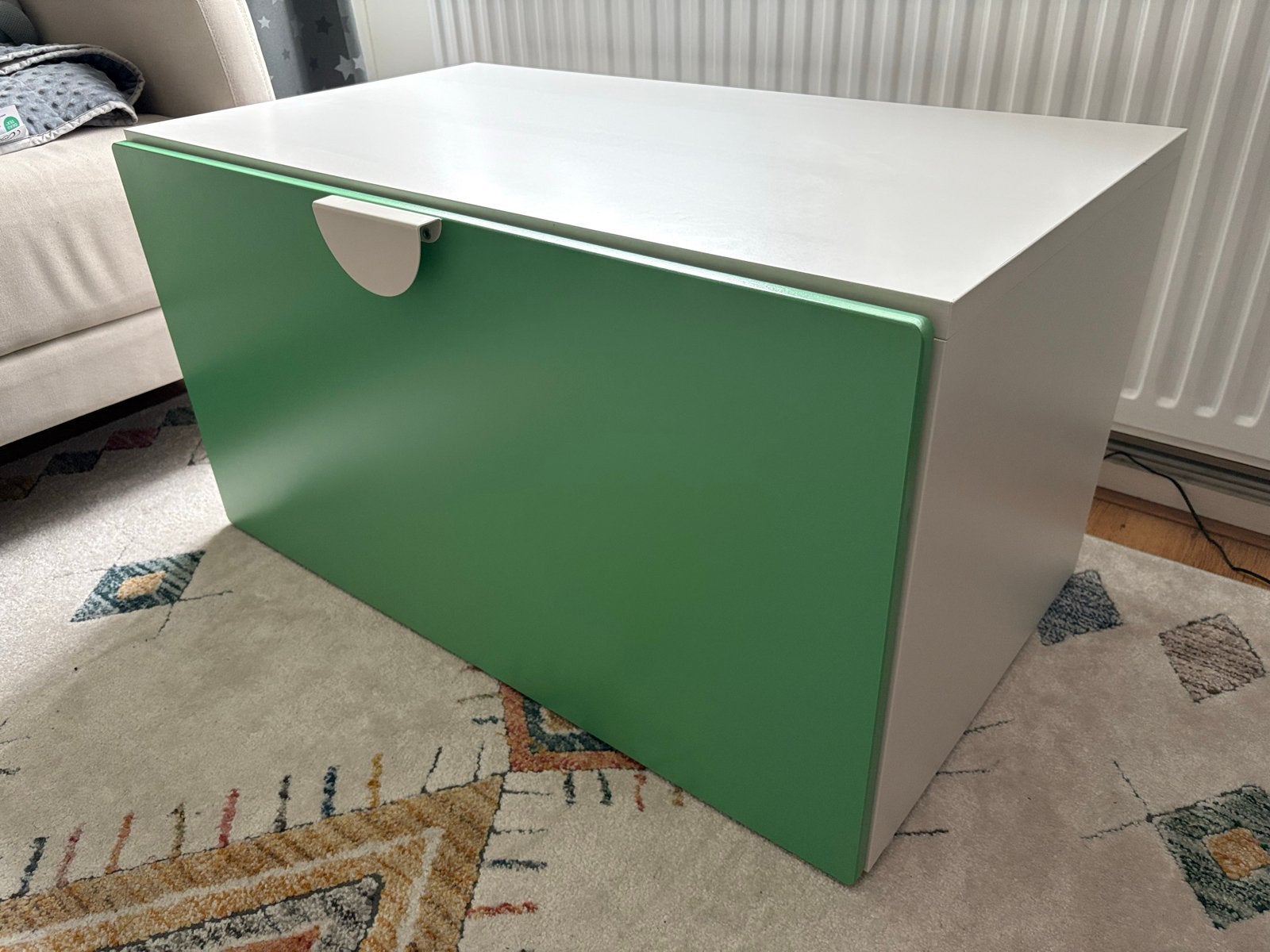 IKEA speelgoedkist Småstad - groen, Kinderen en Baby's, 50 tot 70 cm, Zo goed als nieuw, 75 tot 100 cm, Commode