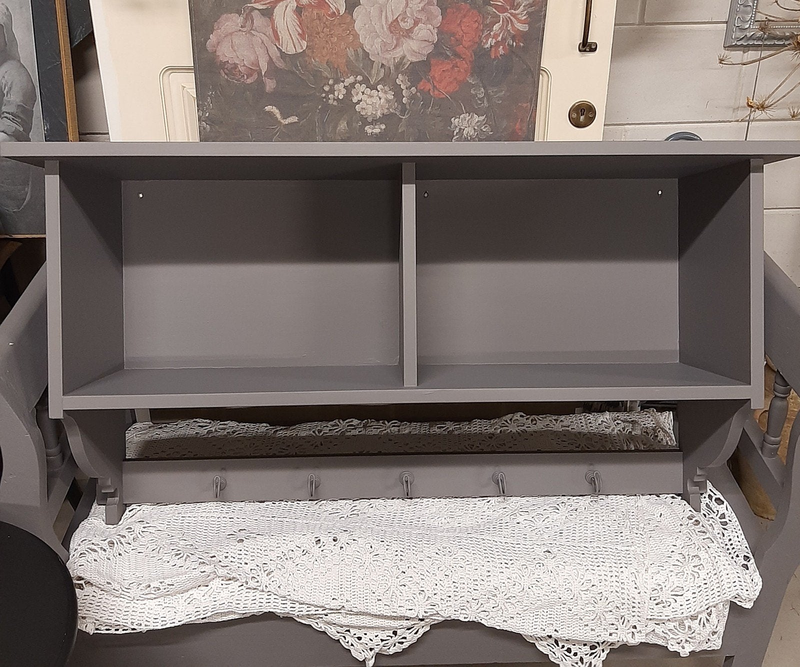 Landelijk, brocante hangkastje, regaal, kapstok, gruttersbak, Ophalen, Zo goed als nieuw, Gemaalweg 12b Rutten, Ari-Janne.nl
