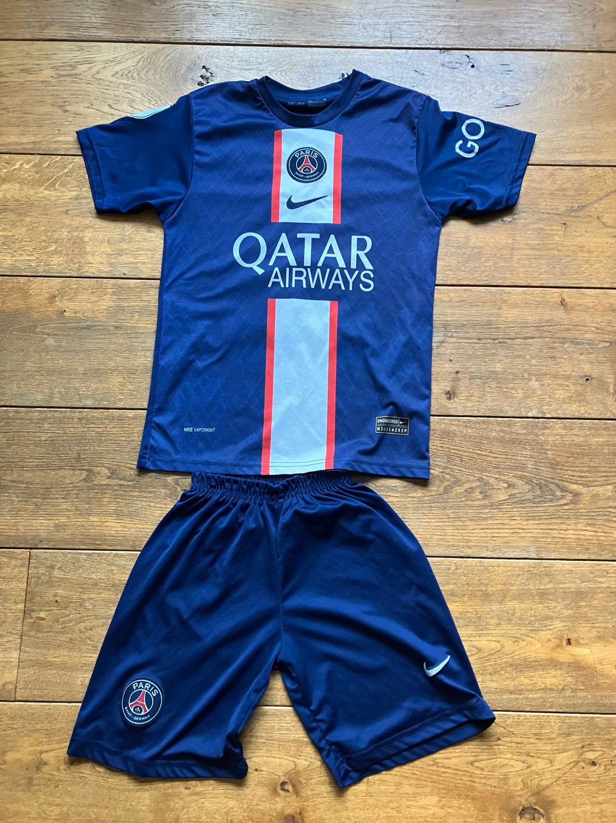 PSG Neymar Jr. voetbaltenue - Maat 164-170, Ophalen of Verzenden, Gebruikt, Jongen, Setje