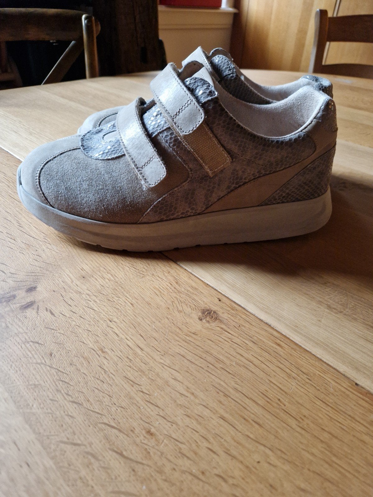 LEREN OUDEREN SCHOENEN MAAT 41 KLITTEBAND, Pure care by nimco, Beige, Ophalen of Verzenden, Zo goed als nieuw
