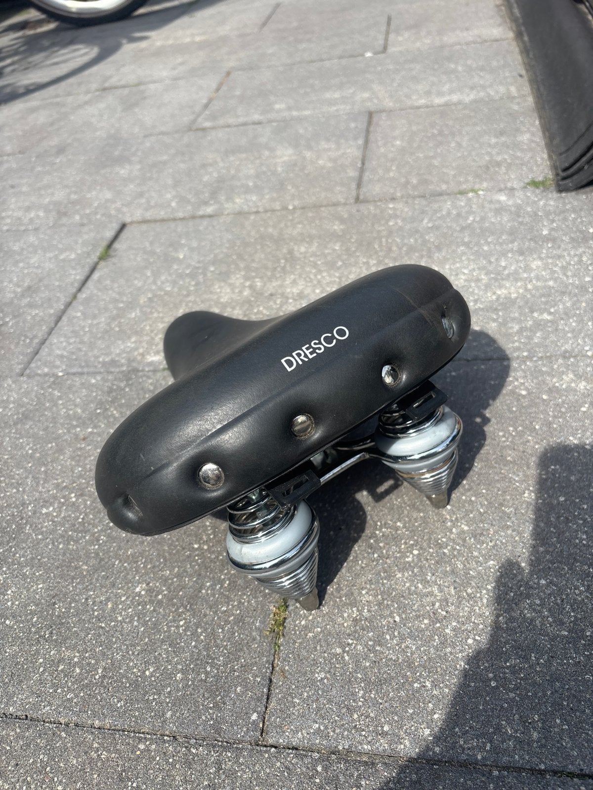 Dresco Drifter fietszadel met verchroomde hangveren, Kunststof, Ophalen of Verzenden, Zo goed als nieuw, Oldtimerfiets