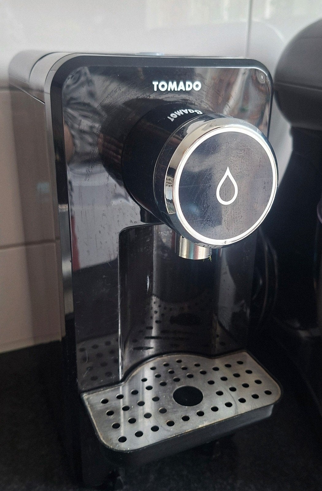 Tomado heetwaterdispenser - Zwart, Witgoed en Apparatuur, 2 liter of meer, Ophalen, Zo goed als nieuw