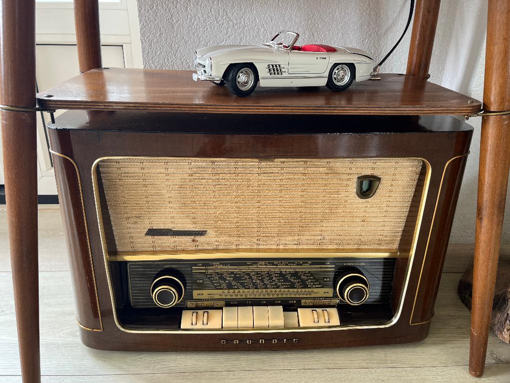 Grundig 2050 Zauberklang buizenradio radiomeubel, Ophalen