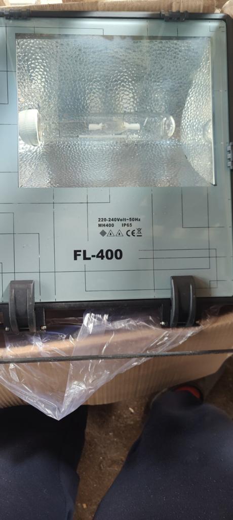HQI FL-400 lampen., Ophalen, Zo goed als nieuw, 200 tot 500 watt, Lamp met armatuur