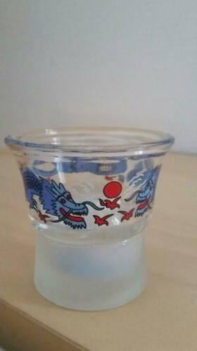 Shotjes glas / shotglas - met draken figuren, Ophalen of Verzenden, Zo goed als nieuw, Borrel- of Shotglas