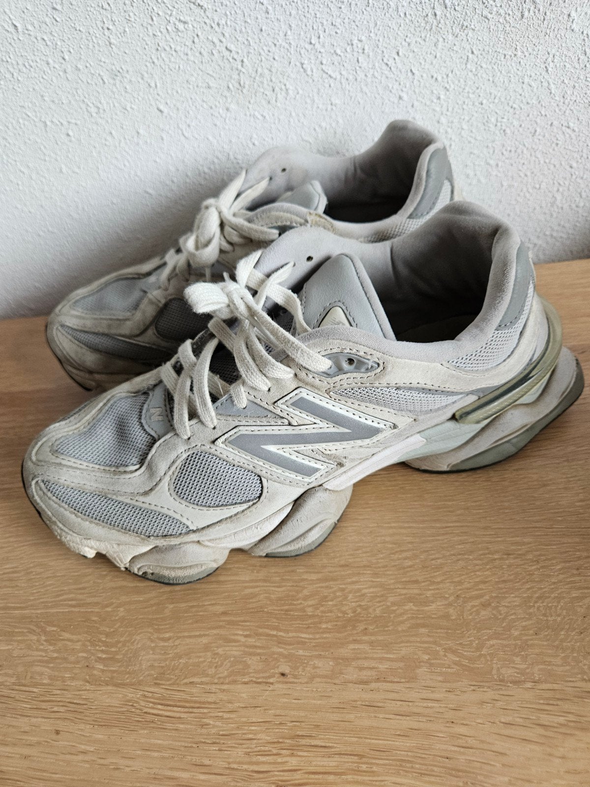 New Balance 9060 maat 41, Ophalen of Verzenden