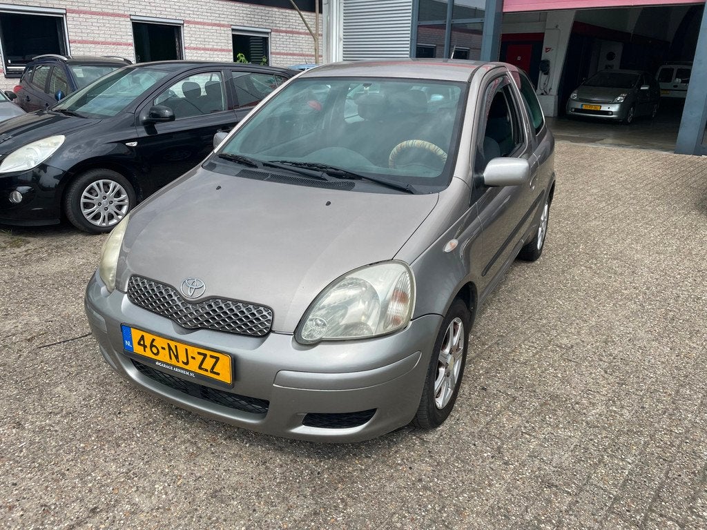 Toyota Yaris 1.3 VVT-i Sol, Voorwielaandrijving, Gebruikt, 31 €/maand, 4 cilinders