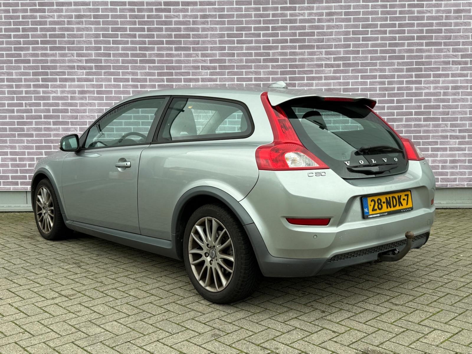 Volvo C30 2.0 Momentum | regen sensor | parkeersensoren | Sp, Auto's, Verwarmde buitenspiegels, Gebruikt, Zwart, 4 cilinders