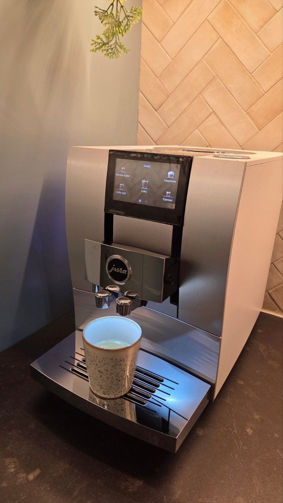 Jura Z10 Silver - Zo goed als nieuw, onder 1600 kopjes, Afneembaar waterreservoir, 10 kopjes of meer, Koffiemachine, Zo goed als nieuw