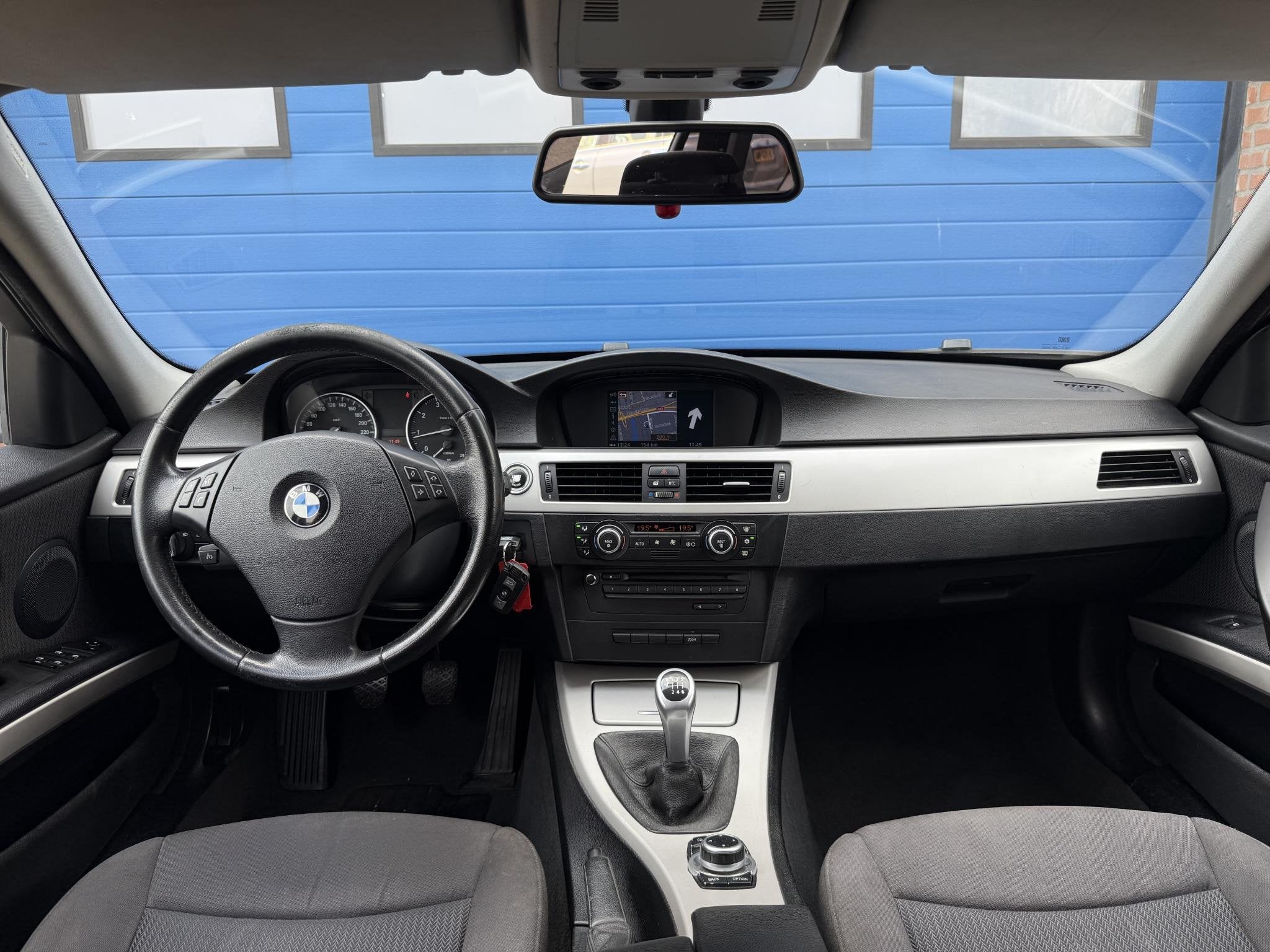 BMW 3-serie Touring 318i Business Line | Ketting v.v | Trekh, Euro 5, Zwart, Origineel Nederlands, Handgeschakeld
