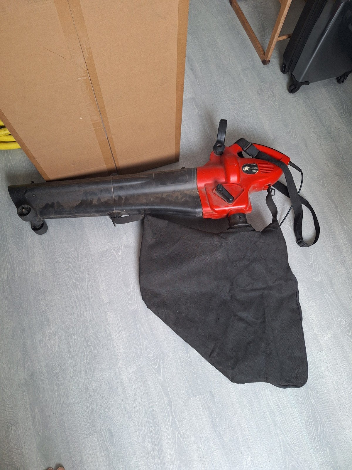 STT LBSP2000 Bladblazer/Bladzuiger 2000W, Gebruikt, Met opvangzak, Handgedragen, STT