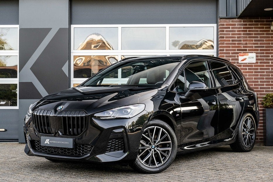 BMW 2 Serie 220i Active Tourer M Sport | Panorama | Trekhaak, Gebruikt, 156 pk, Zwart, Leder