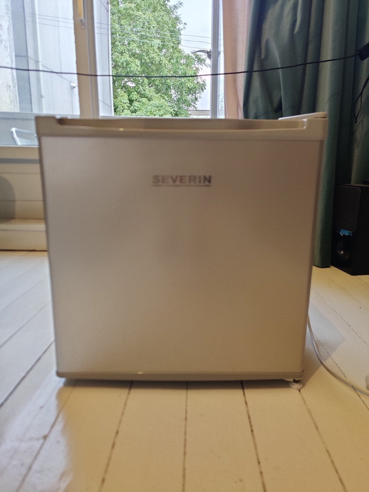 Compacte koelkast met vriesvakje - Severin, Witgoed en Apparatuur, Koelkasten en IJskasten, Ophalen, Met vriesvak, Minder dan 45 cm