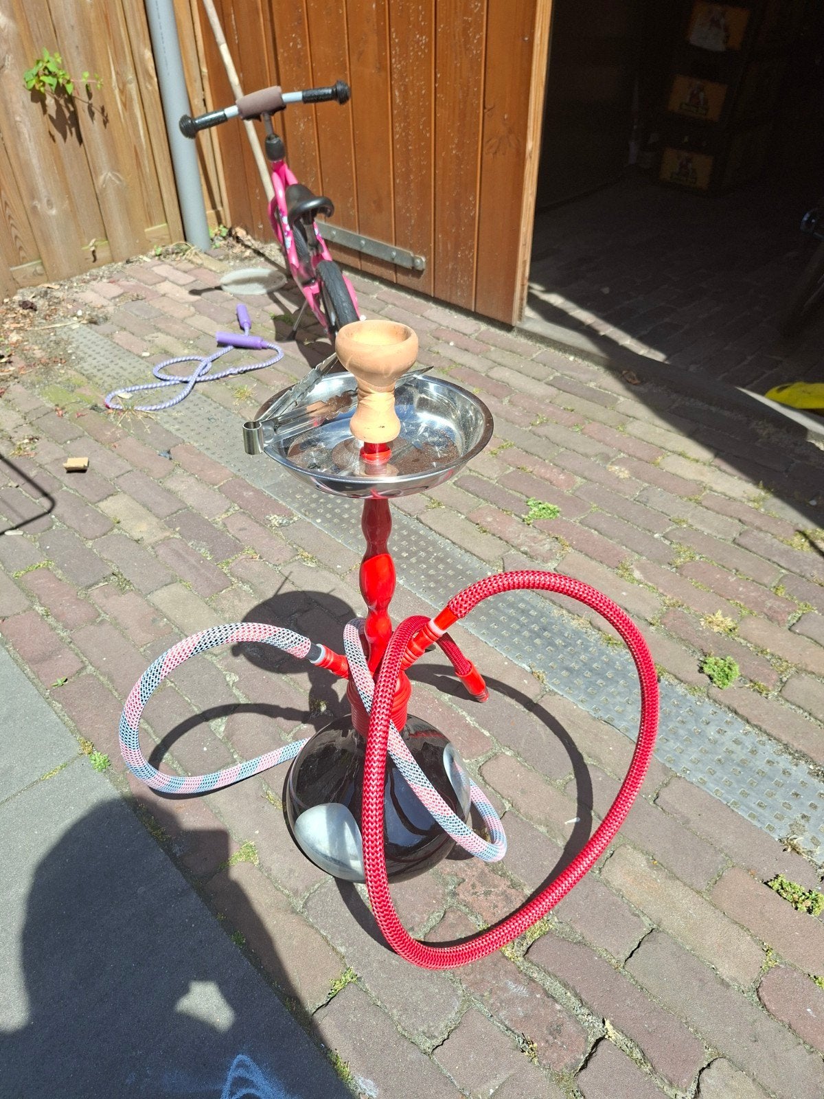 Leuke rode waterpijp met 2 slangen te koop 80cm, Verzamelen, Rookartikelen, Aanstekers en Luciferdoosjes, Ophalen of Verzenden