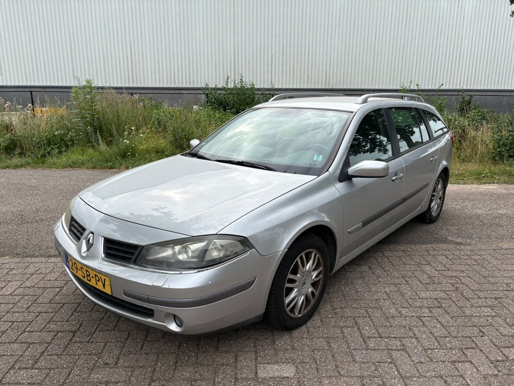 Renault Laguna 2.0 16V AUT 2005 Grijs / Automaat / Trekhaak, 4 cilinders, 650 kg, Grijs, Euro 4