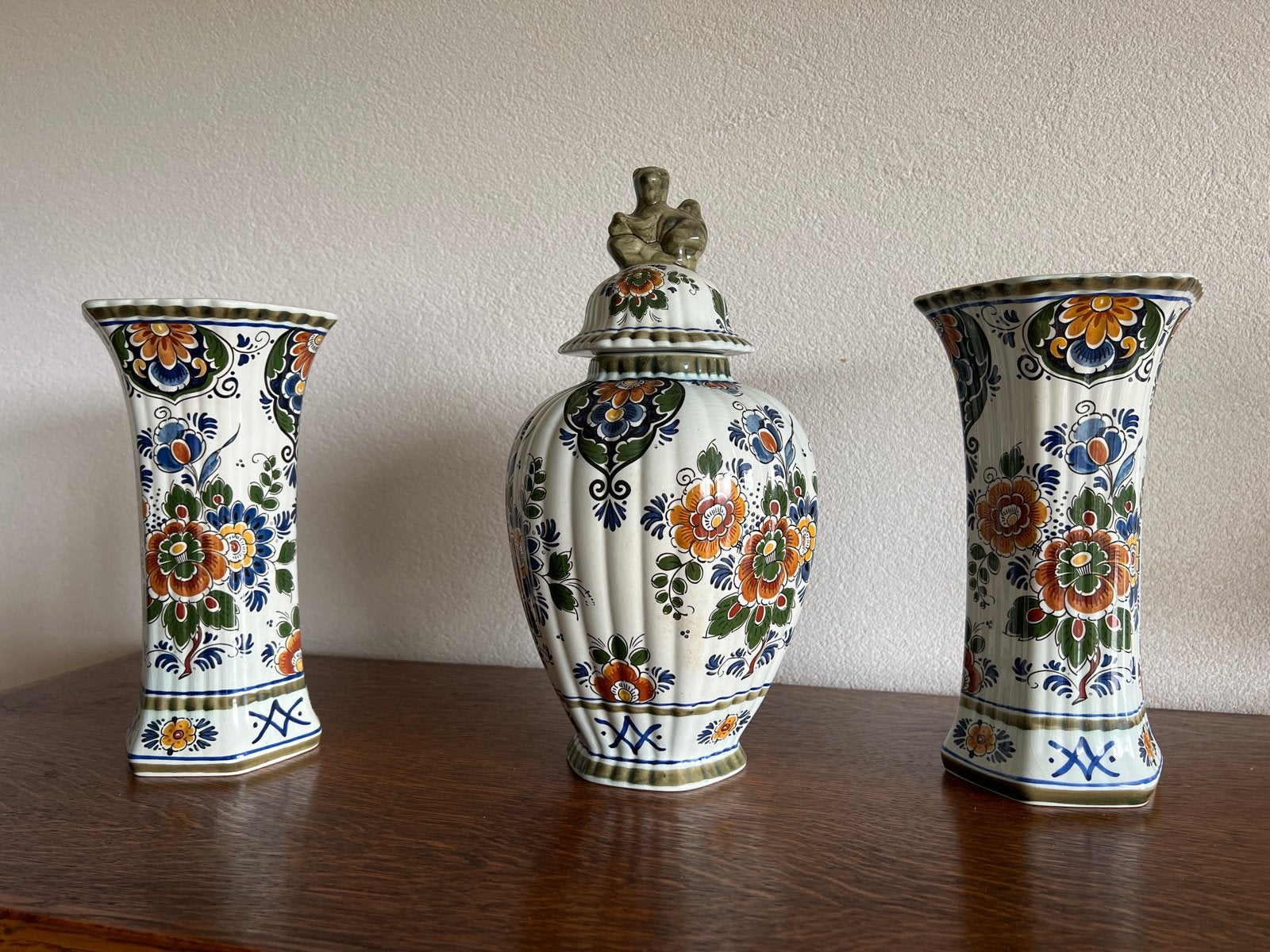 Prachtig Delfts polychroom handwerk vazen set, Antiek en Kunst, Antiek | Vazen, Ophalen