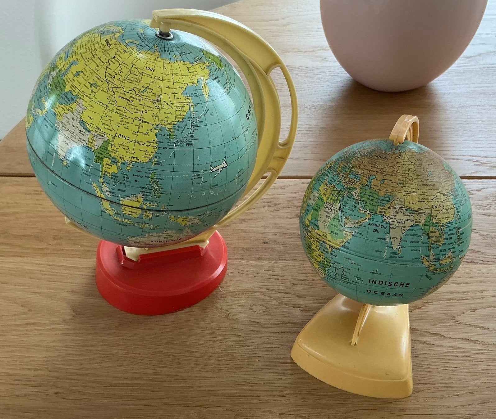 2 leuke oude globes, Ophalen of Verzenden, Gebruikt, Antieke wereldbol