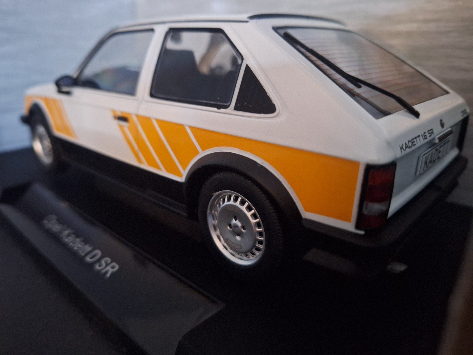 Opel Kadett D SR 1983 Schaal 1:18, Overige merken, MCG, Nieuw, Ophalen of Verzenden