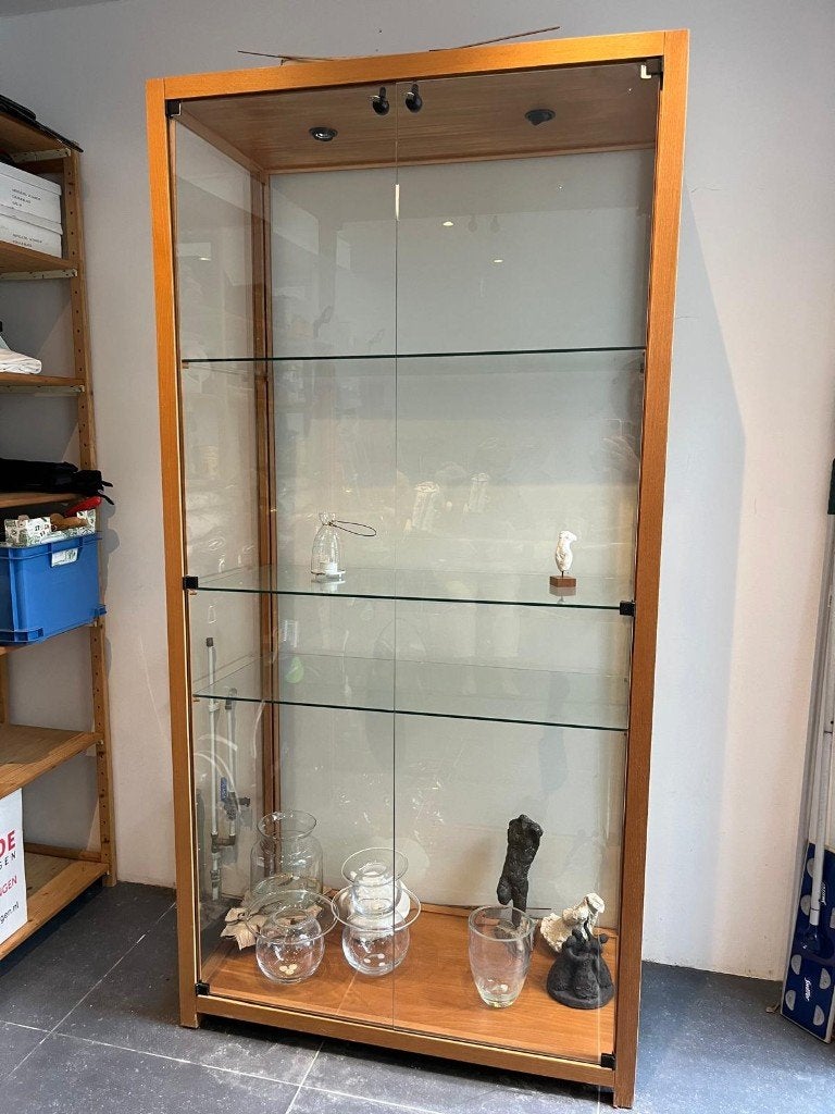 Luxe design vitrinekast – VOS Design / Maupertuus Groningen, Ophalen, Met plank(en), 200 cm of meer, 50 tot 100 cm