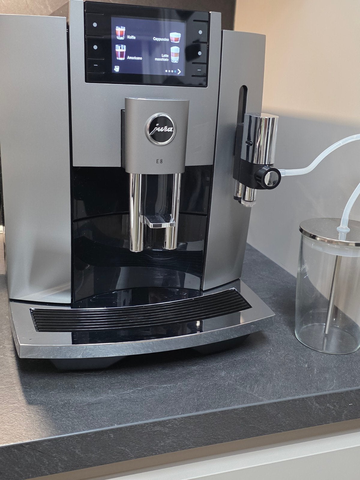 Jura E8 EC - Recent onderhoudsbeurt gehad, Witgoed en Apparatuur, Koffiezetapparaten, Ophalen of Verzenden, Zo goed als nieuw