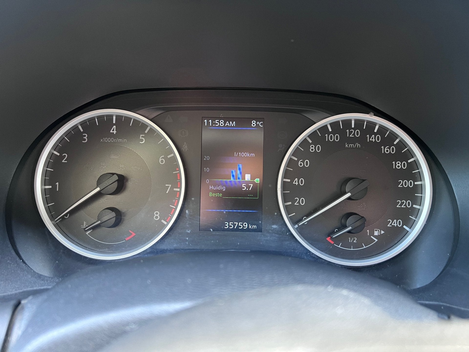Foto 49 van Nissan Juke 1.0 DIG-T Acenta Automaat Camera