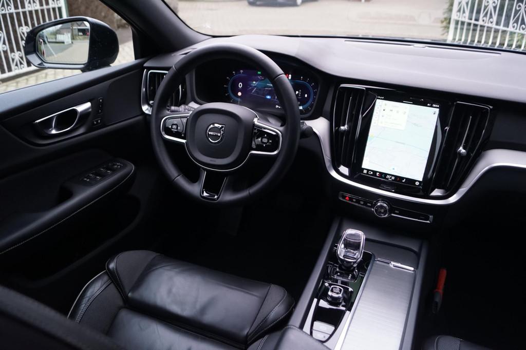 Volvo S60 2.0 B4 Plus Dark Autom Panodak Luxe Leder Sportst, Auto's, 4 cilinders, 1969 cc, S60, Bedrijf