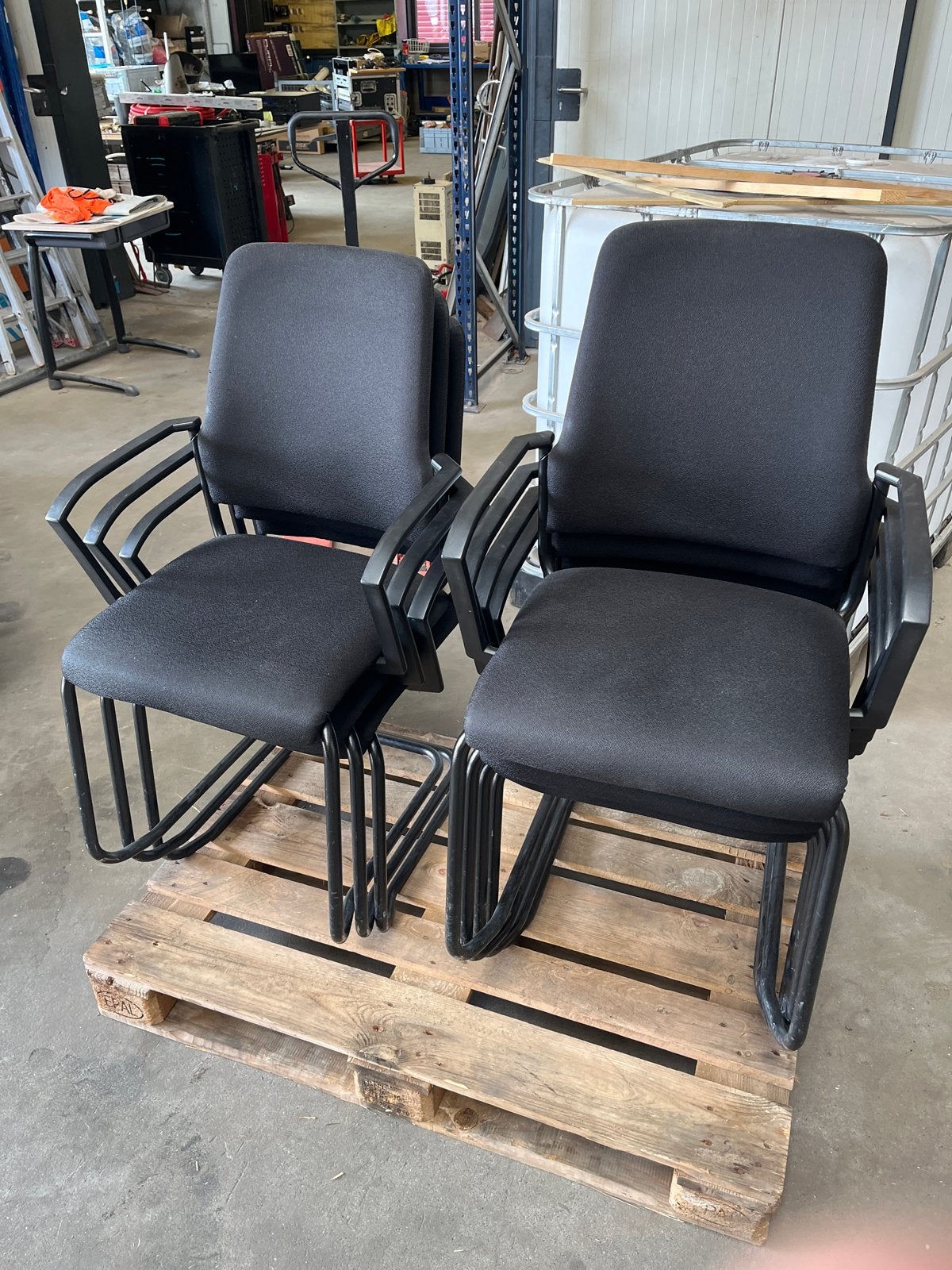 7 mooie stapelbare stoelen met stoffen zitting en leuning, Ophalen, Gebruikt, Zwart, Stof