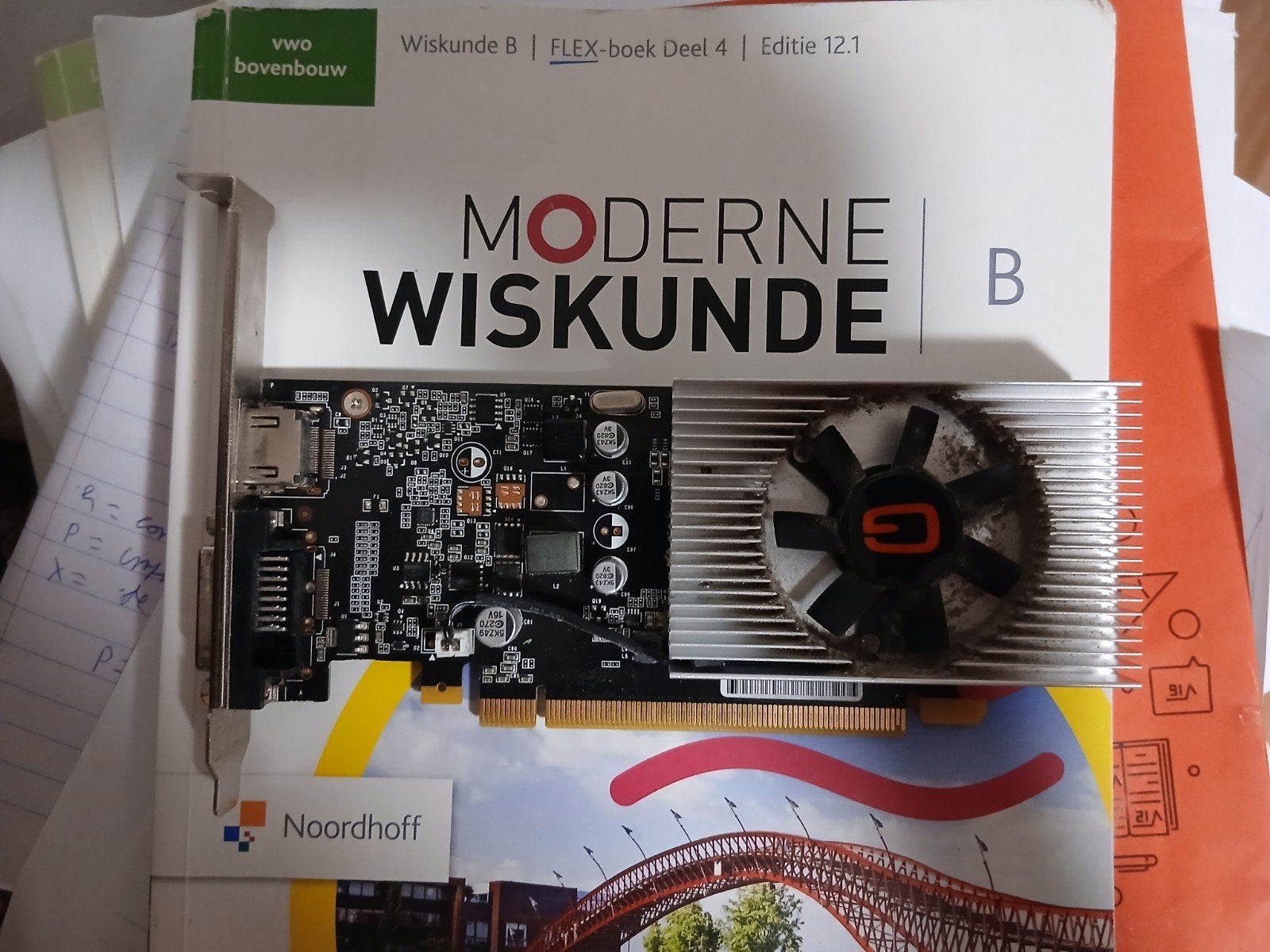 GT 1030 2GB videokaart met wat stof, Computers en Software, Videokaarten, PCI-Express 3, Gebruikt, Ophalen of Verzenden, GDDR5