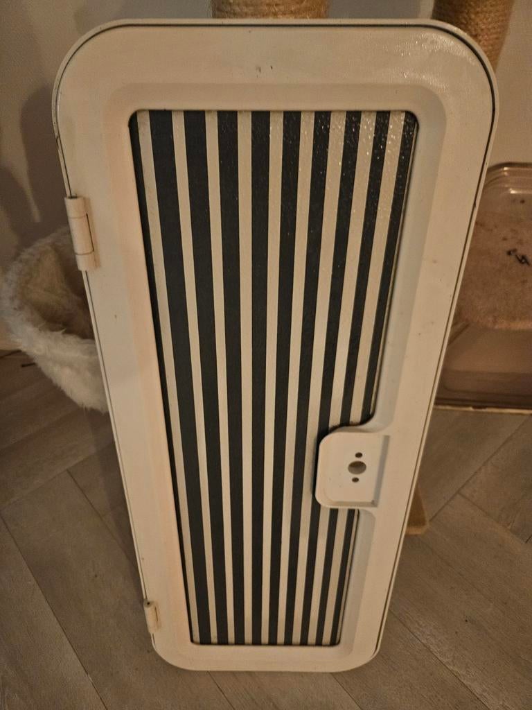 Luikje voor Beyerland caravan (exclusief slot), Caravans en Kamperen, Caravan accessoires, Ophalen of Verzenden, Gebruikt
