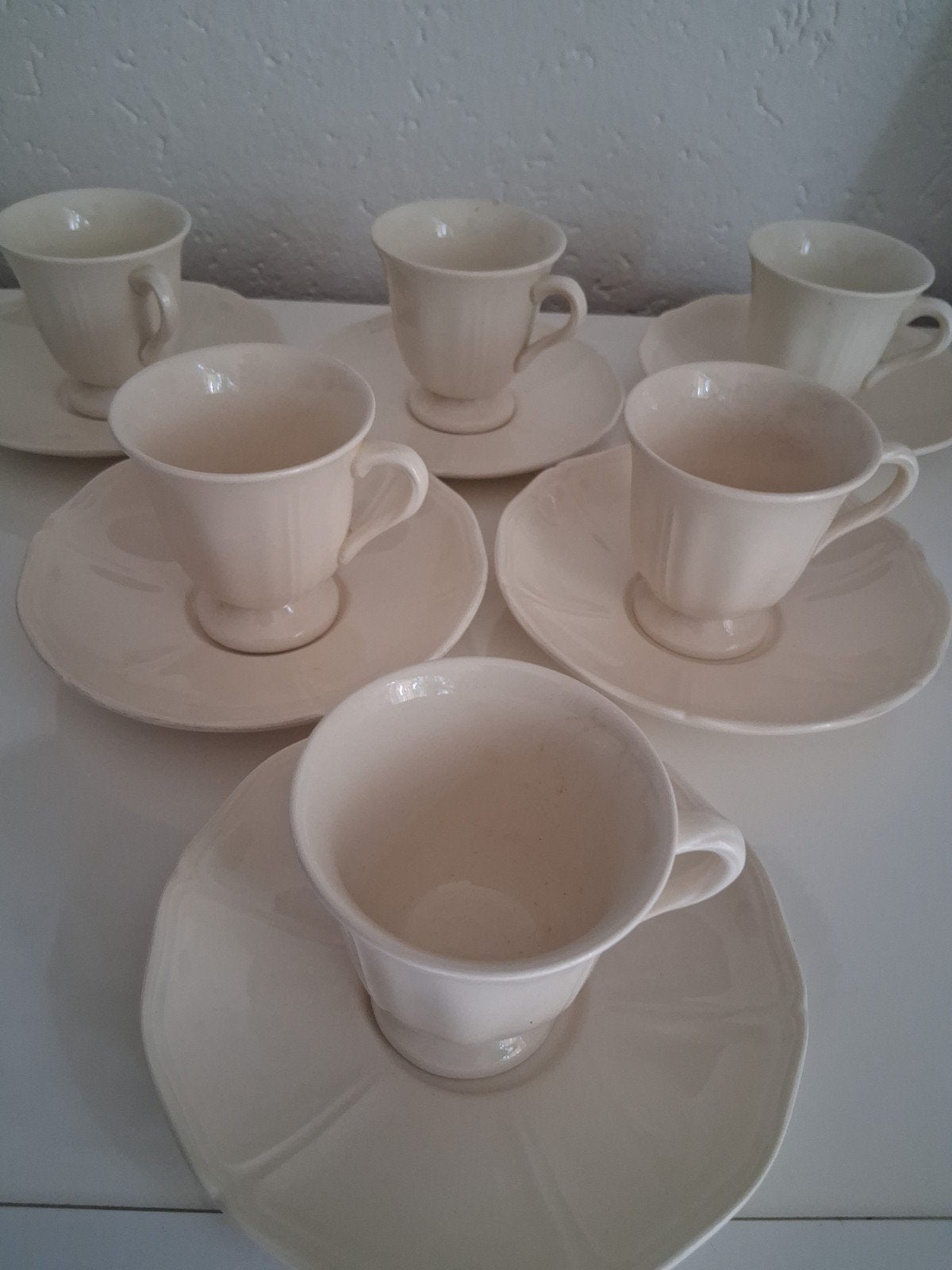 Wedgwood Queens Plain kleine Mocca kop en schotels, Huis en Inrichting, Keuken | Servies, Ophalen, Aardewerk, Kop(pen) en/of Schotel(s)