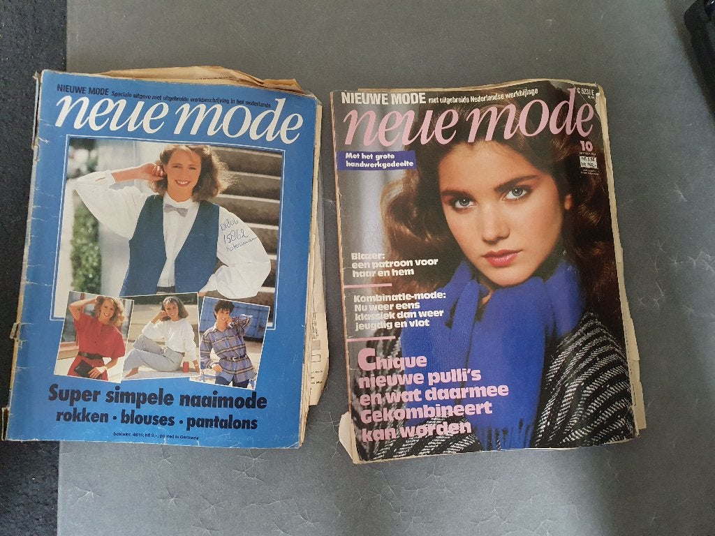 2x Neue Mode, Hobby en Vrije tijd, Kledingpatronen, Overige merken, Overige typen, Vrouw, Ophalen of Verzenden