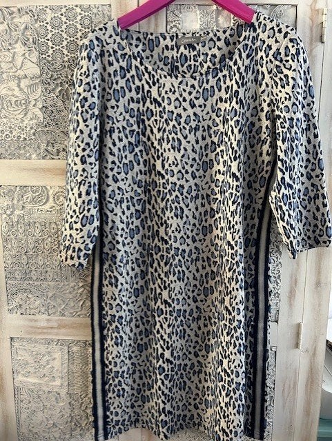 NIEUW! Jurk Geisha ecru/blauw panterprint XXL/44, Kleding | Dames, Geisha, Blauw, Maat 42/44 (L), Nieuw