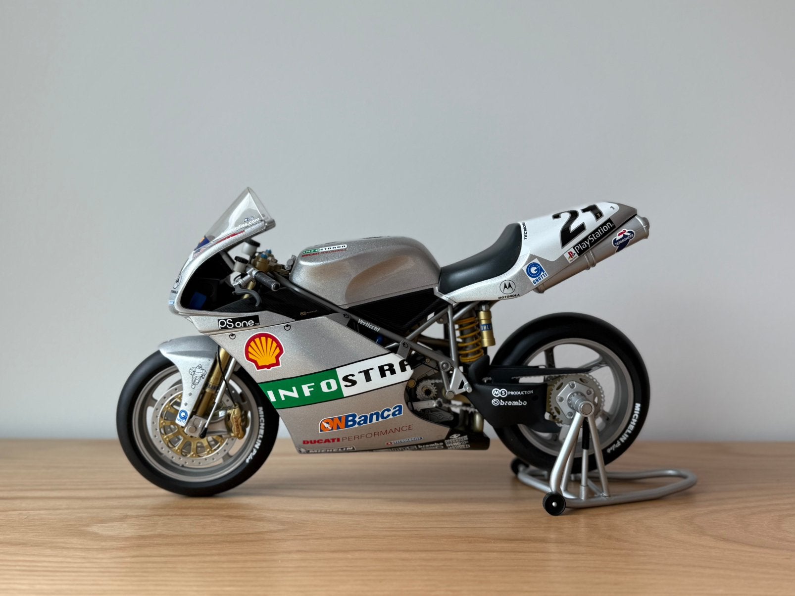 Troy Bayliss Imola 2001 Minichamps 1:6, Ophalen, Zo goed als nieuw, Auto