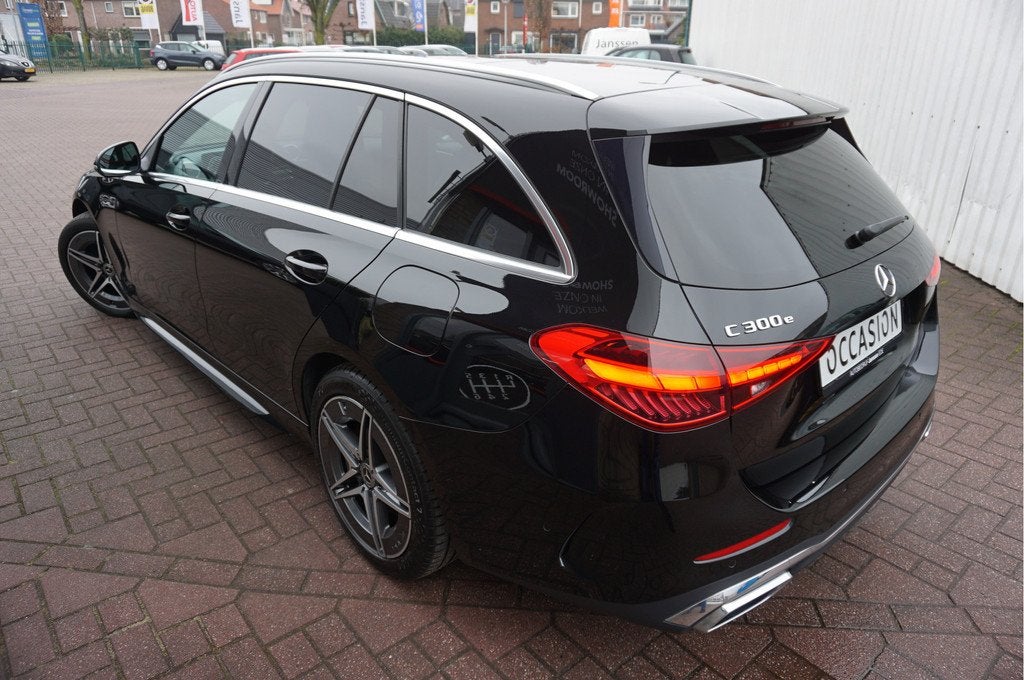 Mercedes-Benz C-Klasse Estate 300 e AMG Line (bj 2022), Achterwielaandrijving, Zwart, 4 cilinders, 129 pk