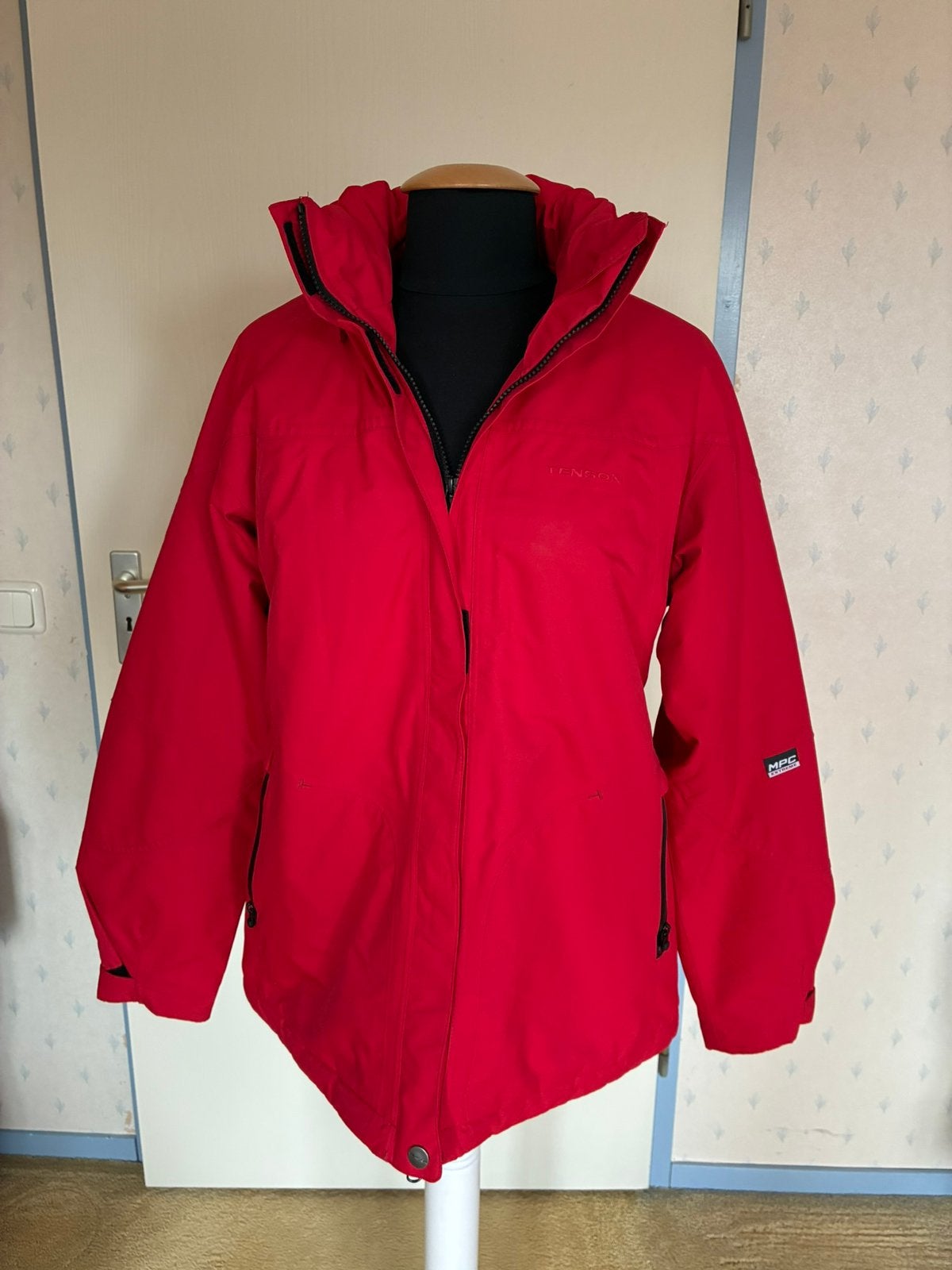 107 Tenson winterjas in maat 44 rood, Kleding | Dames, Wintersportkleding, Verzenden, Zo goed als nieuw, Maat 42/44 (L), Jack