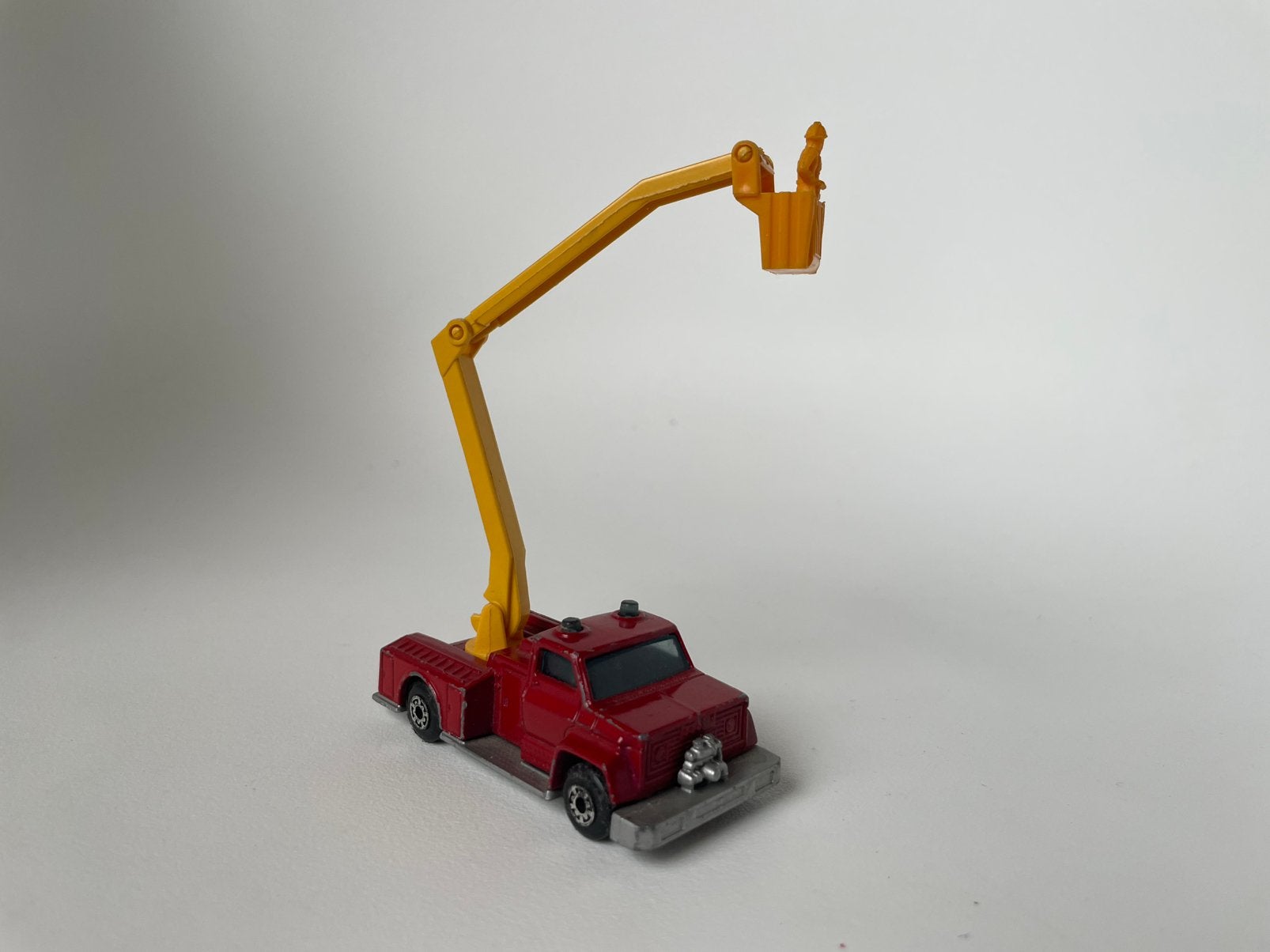 model brandweerwagen autohoogwerker, rood, Matchbox 3-inch, Hobby en Vrije tijd, Ophalen of Verzenden, Gebruikt, Bus of Vrachtwagen
