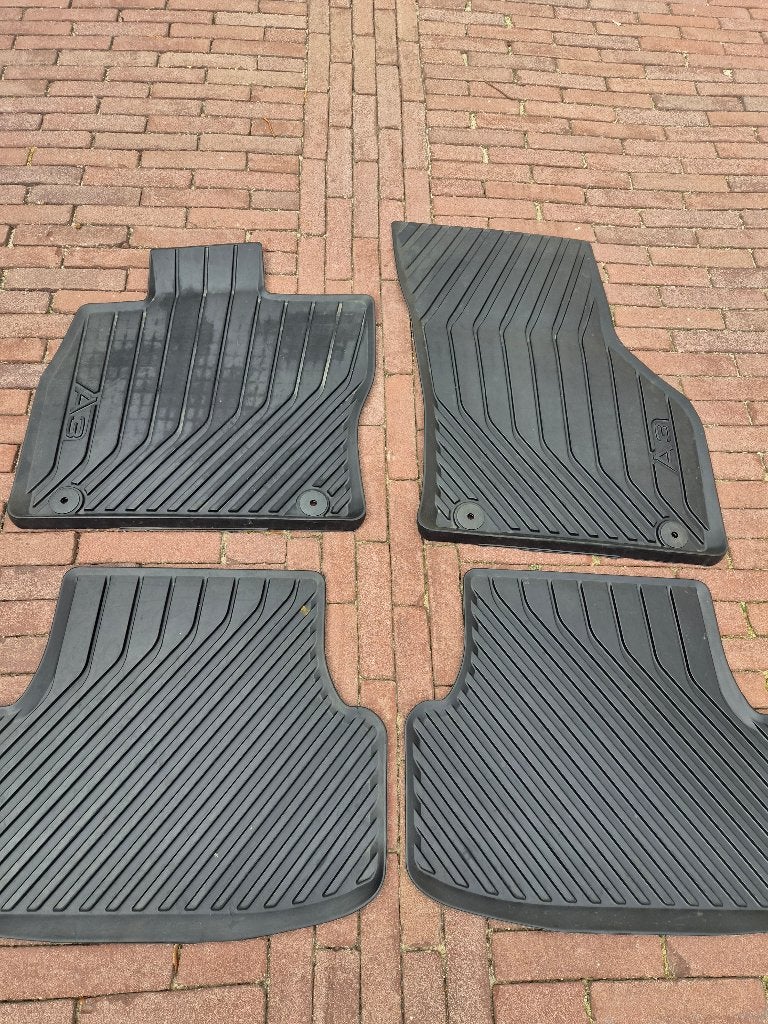 Rubber mattenset Audi A3 derde generatie, Ophalen of Verzenden, Zo goed als nieuw
