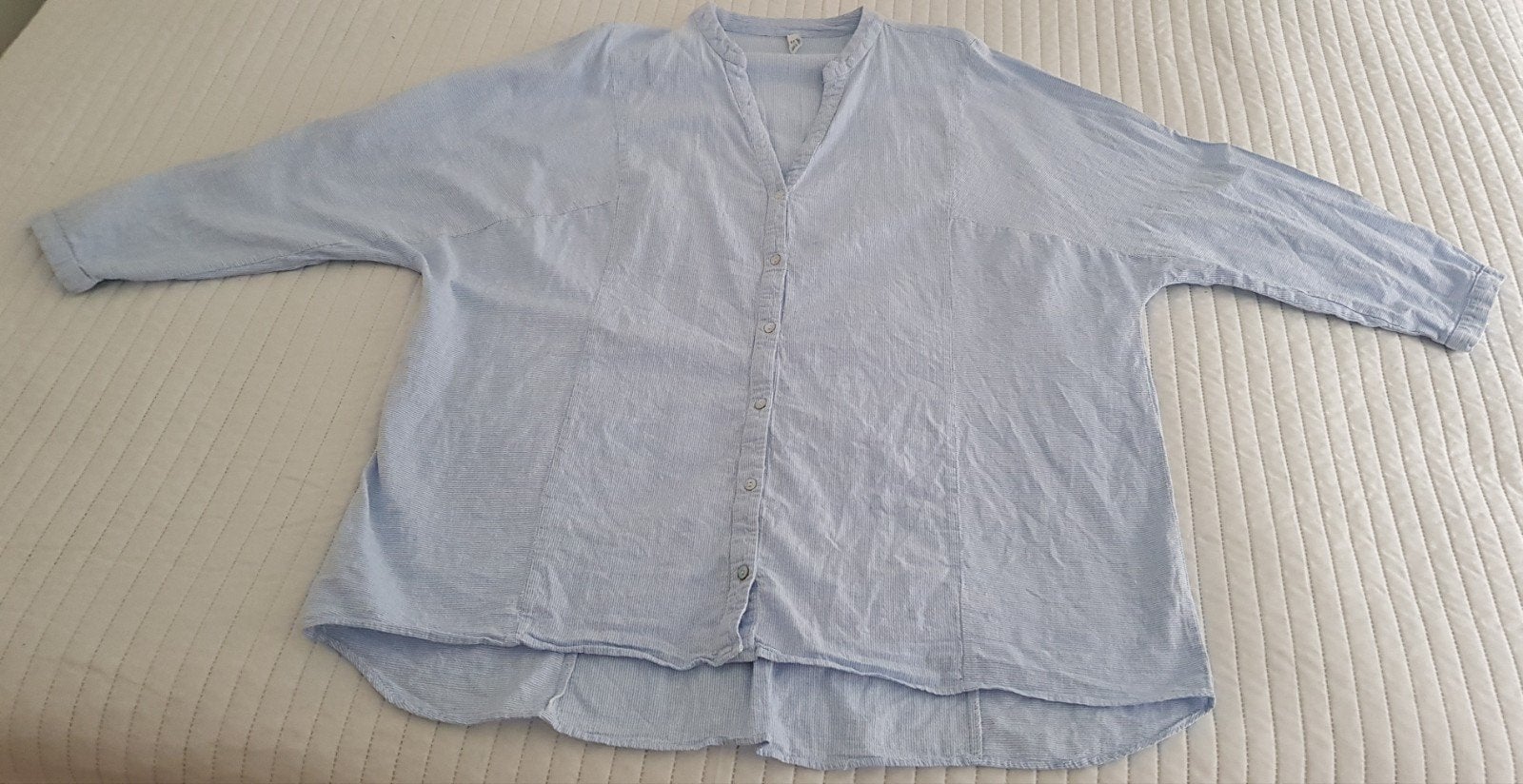 Zara oversized blouse blauw met wit maat s vlindermouwen, Zara, Zo goed als nieuw, Maat 36 (S), Verzenden