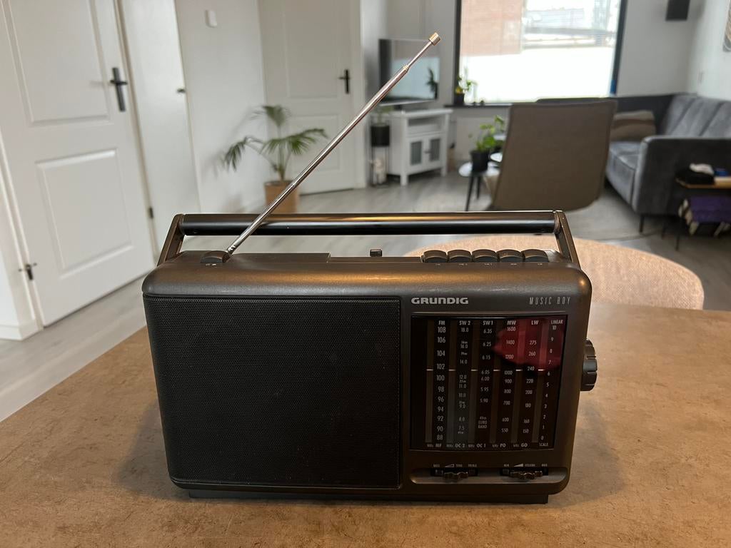 Grundig Music Boy 175 draagbare radio, Audio, Tv en Foto, Radio's, Ophalen of Verzenden, Zo goed als nieuw