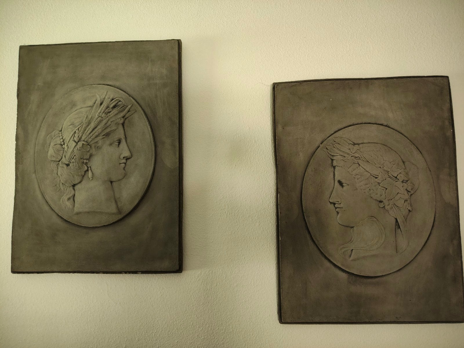 Stenen schilderij met hoofden, Ophalen